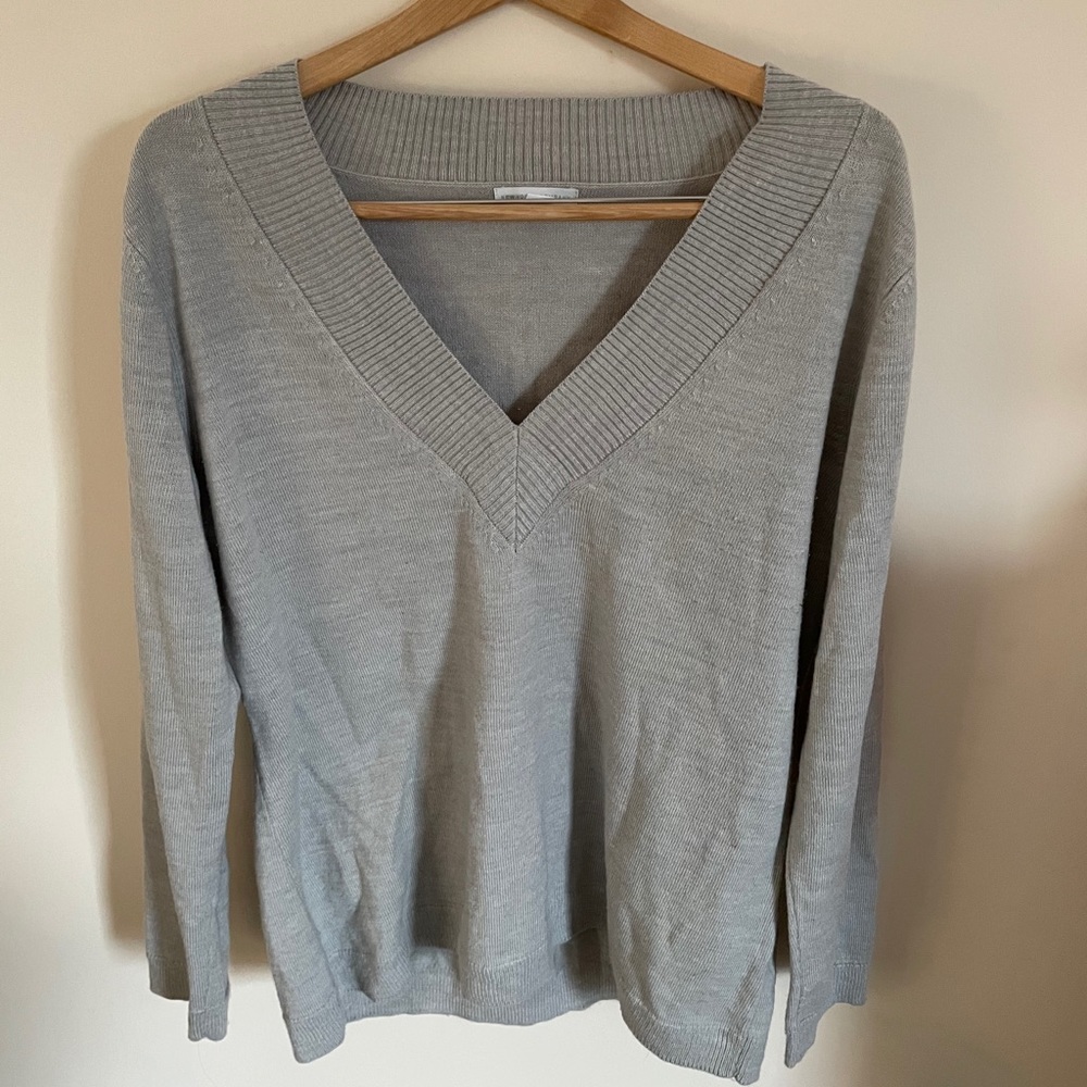 NY&CO Gray V-Neck Sweater size XL
